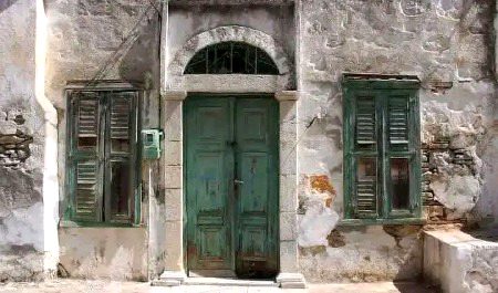 "اگر دروازہ پتھر کا ہو تو دستک ریاضت ہے، لیکن دروازے کے پیچھے پتھر ہو تو دستک حماقت ہے."