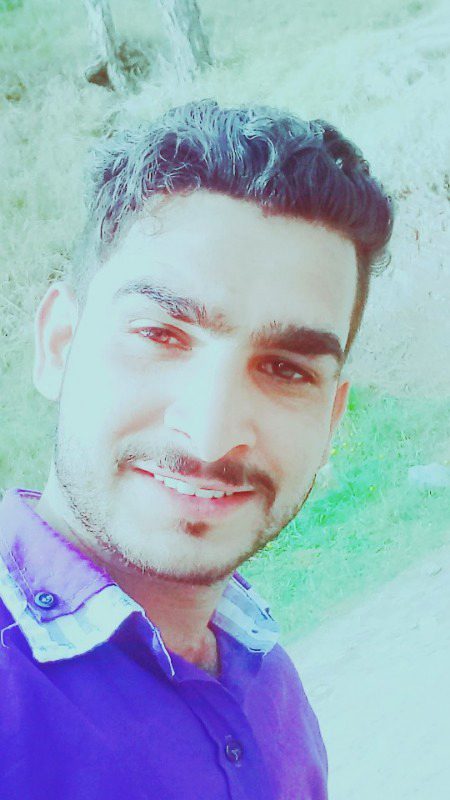 Bar bar hoti hai bar bar kartay hain...
Log ab muhabbat ka karoBar kartay hain...