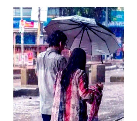 حسرت ہی رہی اس کے ساتھ بارش میں
 بھیگتے ہوئے کسی سڑک پر چہل قدمی کرنا❤🥀