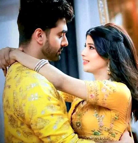 خوشبو کی طرح میری ہر🥀❤️ سانس میں 🥀❤️
پیار اپنا بسانے کا وعدہ کرو
❤️🥀❤️🥀
رنگ جتنے تمہار محبت کے ہیں 
میرے دل میں سجانے کا وعدہ کرو❤️🌹
صرف لفظوں❤️🌹 س_اقرارہوتا نہیں 
اک جانب س پیار ہوتا نہیں❤️🥀
میں تمہیں یاد❤️🥀 رکھنےکی کھاؤں قسم 
تم مجھے نہ بھلانے ک وعدہ کرو❤️🌹🌹💗🌹💗🌹🌹 سر