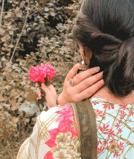 اب کی بار ہم گلاب دیں گے گلاب لیں گے 
محبتوں میں کوئی خسارہ نہیں چلے گا ۔۔ 😊💓