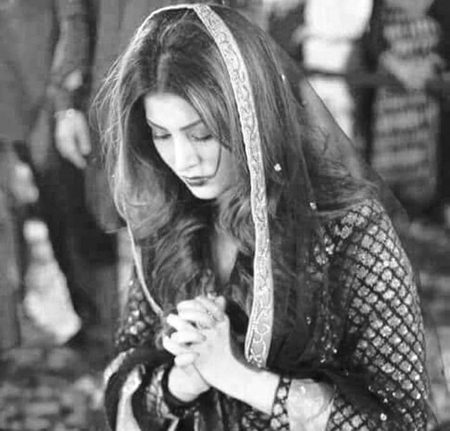 تیرے اتارے ہوئے دن پہن کر اب بھی میں.
تیری مہک میں کئی روز کاٹ دیتا ہوں ۔۔۔🔥 Mahii 💔
