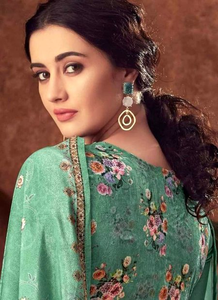 میں نے رنگوں سے مزیّن کیے بے رنگ نقوش
میں نے خوشبو بھرے احساس کو تصویر کیا
میں نے دم توڑتے معنی کو عطا کی دھڑکن
میں نے چپ اوڑھے ہوئے لفظوں کو تحریر کیا🔥 Mahii 💔