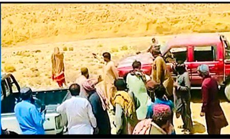 Aghar mard itne hi gairat wale Hote to khud na Kisi ko Nazar utha k b dekhte