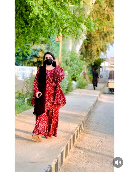 :ھڪ عاشق ۽ ٻيو يتيم ٻار جا سپنا ھڪ ئي ھوندا آھن ..
تہ ھڪ نہ ھڪ ڏينھن منزل ماڻي وٺنداسين ..
مگر افسوس انھن سپنن کي ٽوڙڻ ۾ اھم ڪردار پنهنجن جو ھوندو آھ