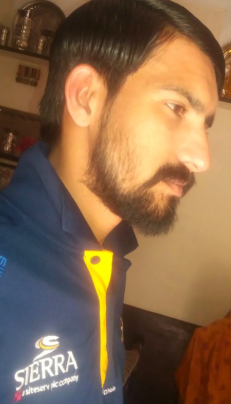 Gehri  Choot   Laagi  hai
Warna  Hasnna  hum   jaanty
THYY  👌💔👍