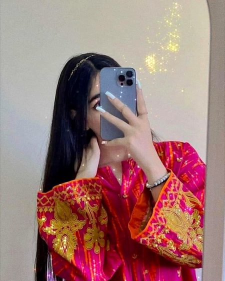 اپنی سوچ بدل لیں😊
ہر کسی سے ہنس😊 کے بات کرنے والی  لڑکی ہمیشہ 💖کریکٹر لیس نہیں ہوتی