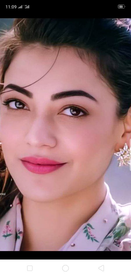 "یوں نہ دیکھا کیجیے.خدا کے لیے.
 بڑھ گئی محبت تو مصیبت ہو گی🔥 Mahii 💔