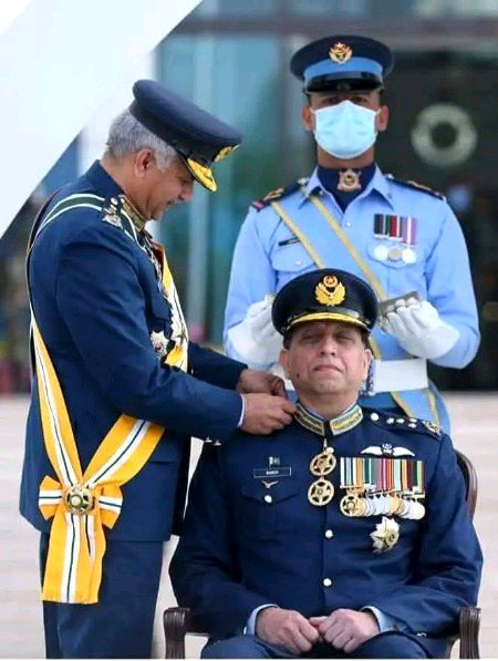 پاکستان میں جتنے ادارے بناۓ گے ھے چاہے پولیس هو آرمی هو واپڈا هو سوئی گیس کی هو جیتنے بھی ھے    سب کو اس بات کی تنخواہ اور تمغے دی جاتے ہیں کے عوام کا جینا حرام کیا جاۓ🙄🙄🙄