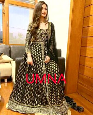 Beautiful dress Degsin and clr and Nice style with Sana Umair Jaswal