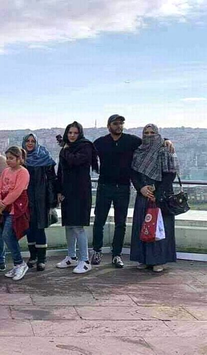Afridi with  his  Family  👌