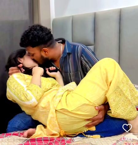 سچ بتاؤ گرلز۔ گھوڑی بن کر پورا اندر تک مزا آتا یا ٹانگیں اٹھاوا کر پورا اندر لینے میں مزہ آتا ہے