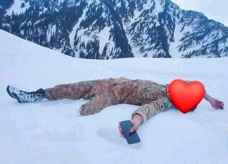 اے خدا کسی شرارتی آنٹی سے ملادے   🙈😜
لڑکیاں نخرے بہت کرتی ہیں 😏🥹
