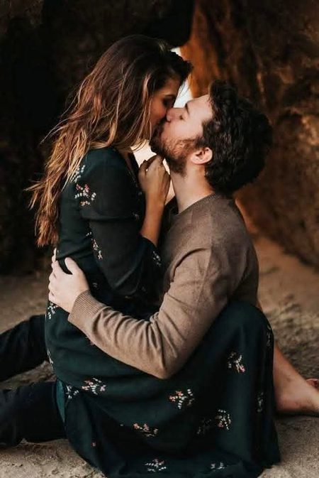 بس گئی ہے میرے احساس میں یہ کیسی مہک
کوئی خوشبو بھی لگاؤں تیری خوشبو آئے ۔✨