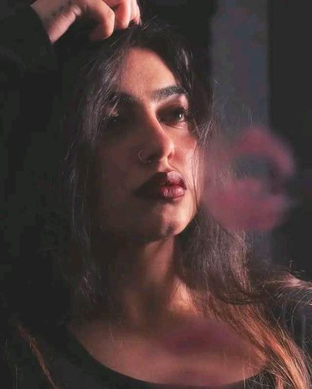 لاکھ آباد تمنا ہو کے دل..
پھر بھی ویراں ہے نہ جانے کس لیے💔Unzii🥀