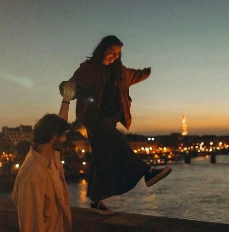 تعلق توڑنا چاہو
تم مجھ کو چھوڑنا چاہو
تو میری شرط بس....
اتنی ہے
تمہیں جو دے چکا ہوں میں
مجھے لوٹا دو وہ سب کچھ
میرے نغمے وہ چاہت کے
وہ ساری شاعری میری
سبھی دن اور چاندنی راتیں
وہ میٹھی پیار کی باتیں
کہو
لوٹا سکو گے تم ؟؟
میرے وہ قیمتی لمحے
جو تجھ کو سوچتے
گزرے
وہ پل جو اک قیامت تھے
جو تیرا رستہ دیکھتے
! کہو
گزرے
لوٹا سکو گے تم ؟؟
🦋🦋🦋❤️