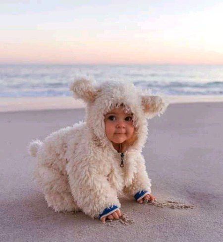 Waqt guzarta raha par sanse thami si thi, Muskura rahe the hum, par ankho mein namisi thi, Sath hamare ye jahan tha sara, Par na jane kyun kisi ki kami si thi