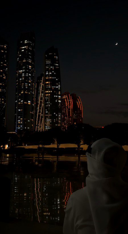 كل شيء ناصيته بيدالله....