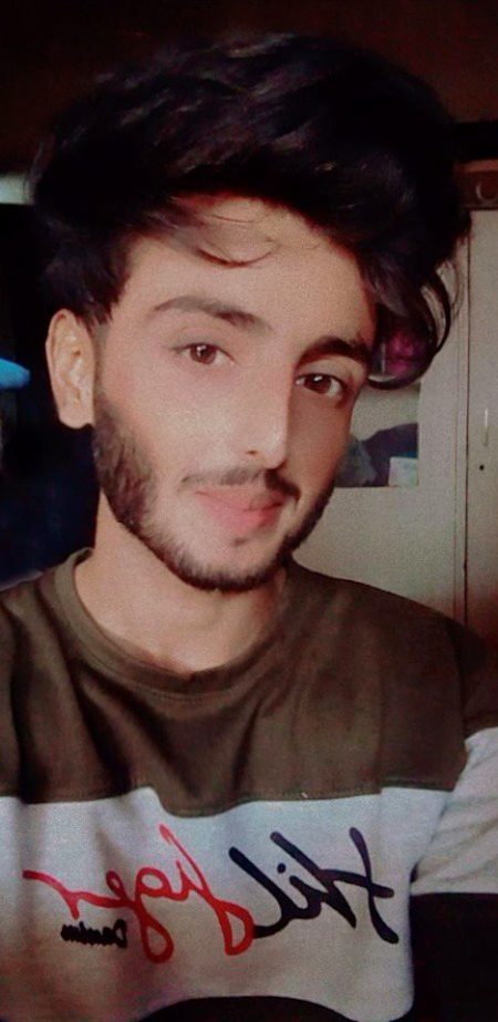 " ہم اب کبھی نہیں مِلیں گے مگر بِچھڑیں گے نہیں! ۔ " 
" اور پھر جب موت الگ کرنے کی ٹھان لے تو سات زبانوں میں کِیا گیا اِظہارِ مُحبت بھی کِسی کام کا نہیں رہتا!...