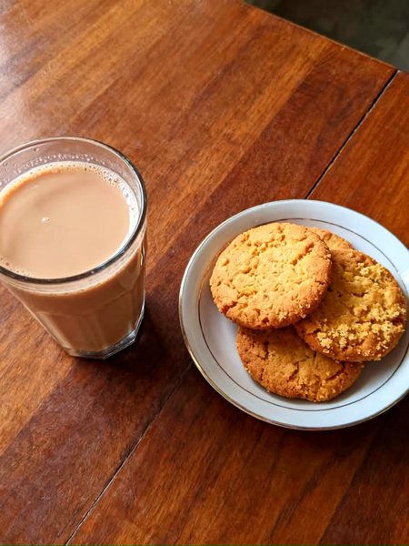 زندگی کی تھکن ہو یا دل کی الجھن 
اک کپ چائے سب ہلکا کر دیتی ہے۔ ☕