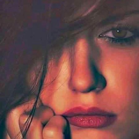 ویرانی خود میں ہو
تو بے رنگ دنیا کو نہیں لکھا کرتے 🌸🙂