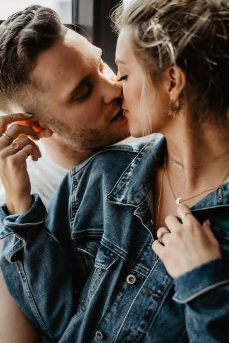 موسم کافی ٹھنڈا ہے 
چلو کچھ خواہشوں کی آگ بھڑکاتے ہیں