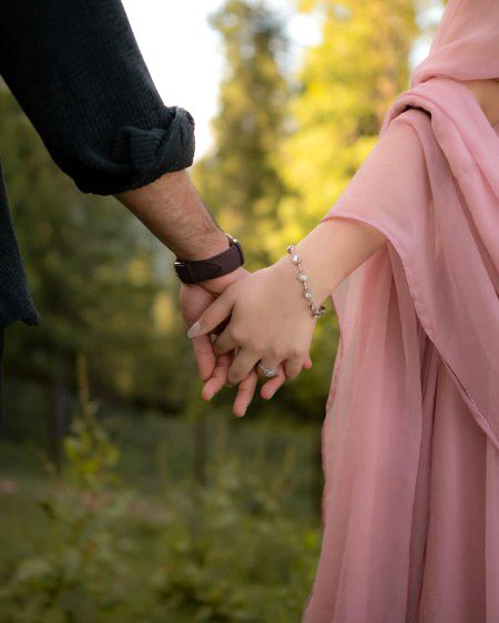 وہ اتنا پیارا ہے 
کہ اگر وہ کوئی موسم ہوتا
تو بہار ہوتا---