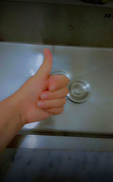 ہاتھ دھوتے دھوتے آج مجھے دیہان آیا 
میں تو آپ سے بھی ہاتھ دھو بیٹھی ہوں🙂
خیر!! دفع کراؤ🙂 سحری تے سحری دے برتن ڈن👍🤌🧑🦯