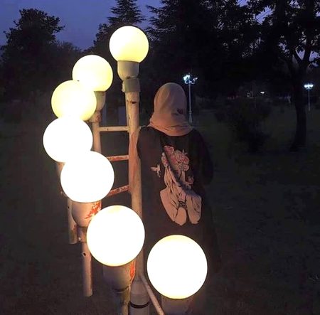 بہت سے الفاظ ہیں مجھ میں خوبصورت لیکن' کتابوں کی طرح میں اکثر خاموش رہتا ہوں.