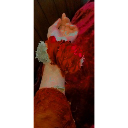 محبت میں گجرے بھی پہنائے جاسکتے ہیں
سونے کی چوڑیاں ضروری تو نہیں