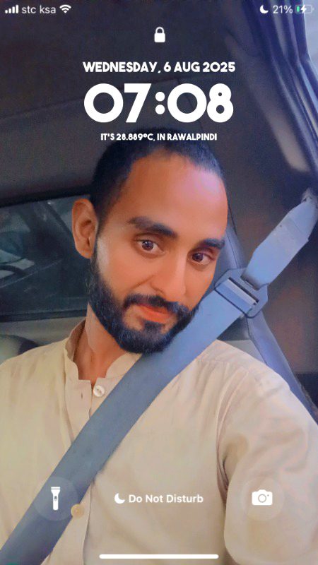 ڈھیر محبتوں کے صدقے مٹھی بھر نفرت کرنے والوں کی خیر🖤