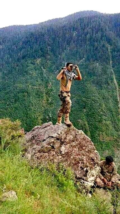 Wafaye tum se hen mobbat b tum se hy💞
Ishq be hisab hy Mri zindagi tum se hy💞
poet by Srk💪🇵🇰⚔️🔥💞