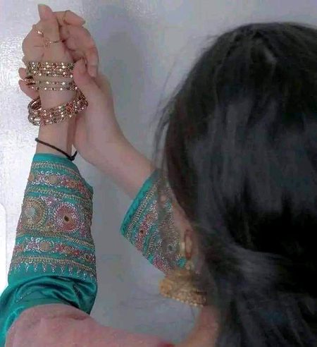 __🔐🐈🍟
ہماری بھی کلاٸی کا ساٸز مانگا جاۓ🥺🙊
ہمیں بھی "عید " کی چوڑیاں
بھیجی جاٸیں😍🙈