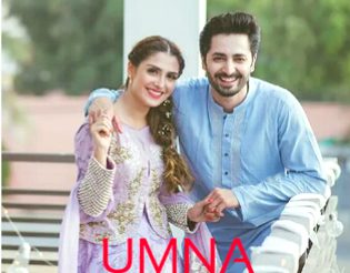 (***)un k pehLu mein un ki baahon mein khush rehti hon  un ki chahto mein un un k ishq mein un ki  khushiyo kly Jo muskoraata hai mujhy khush dikh kar hatho mein hatho ko thaam kar jeeti hon un kly (***)