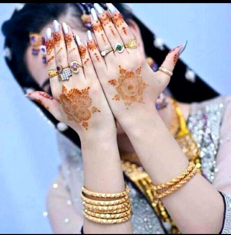 ﻭﻓﺎ ﺧﻮﺑﯽ ﺗﮭﯽ ﻣﯿﺮﯼ ﺑﺎﺭﮨﺎ ﻧﮩﯿﮟ ﺭﮨﯽ ... ﺍﺏ ﺧﻮﺩ ﮐﻮ ﺑﮭﯽ ﻣﯿﺮﯼ ﺗﻤﻨﺎ ﻧﮩﯿﮟ ﺭﮨﯽ .... ﺯﻣﺎﻧﮯ ﮐﻮ ﺑﺎﺭ ﺑﺎﺭ ﺑﺪﻟﺘﮯ ﺩﯾﮑﮭﺎ ﻣﯿﮟ ﻧﮯ ...ﺍﺏ ﻣﺠﮫ ﮐﻮ ﺗﻮ ﺗﻼﺵ ﻭﻓﺎ ﻧﮩﯿﮟ ﺭﮨﯽ