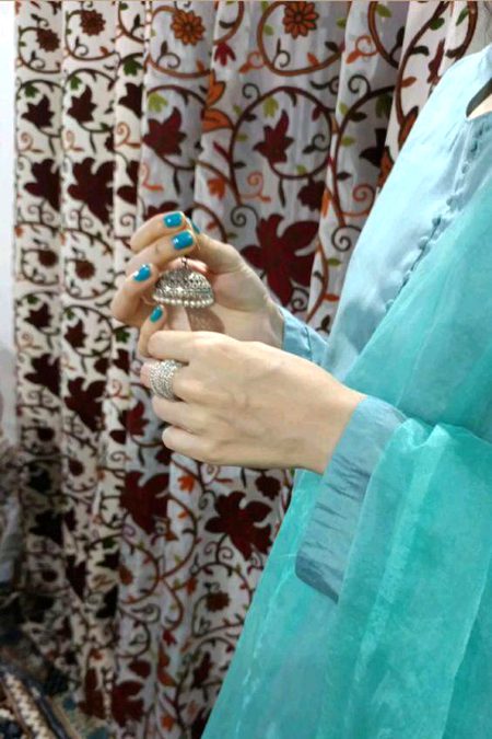 جس نے باتوں سے دل کو جیتا تھا،
اس نے عملاً امیدیں توڑی ہیں…..