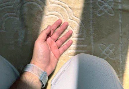 کسی کا کوئی تو ہوتا ہے اتنے لوگوں میں،
ہمارا کوئی نہیں ہے ، حضورؐ دیکھیں نا۔🌸💔