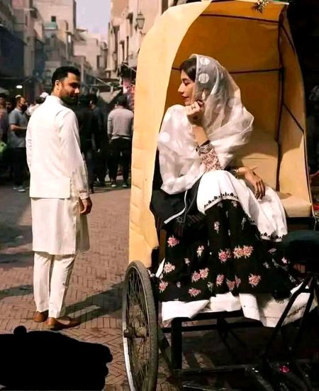 بس اتنی بات تھی, کہتے تو ہم ترمیم کر لیتے
سفر کو بانٹ لیتے ہم, تھکن تقسیم کر لیتے
اگر ہم سے شکایت تھی تو پھر اظہار کرنا تھا
معافی مانگ لیتے ہم, خطا تسلیم کر لیتے
🙃🥀🍁