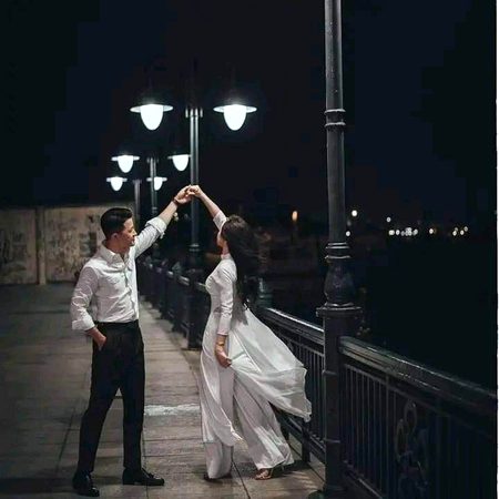 مجھے الٹے عشق کی تلاش ہے  
جو نفرت سے شروع ہو اور محبت پہ ختم۔۔۔