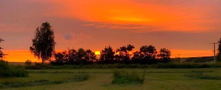 *"کسی سے کسی چیز کی توقع نہ رکھو، کیونکہ خوبصورت چیزیں اللہ کی طرف سے آتی ہیں۔"