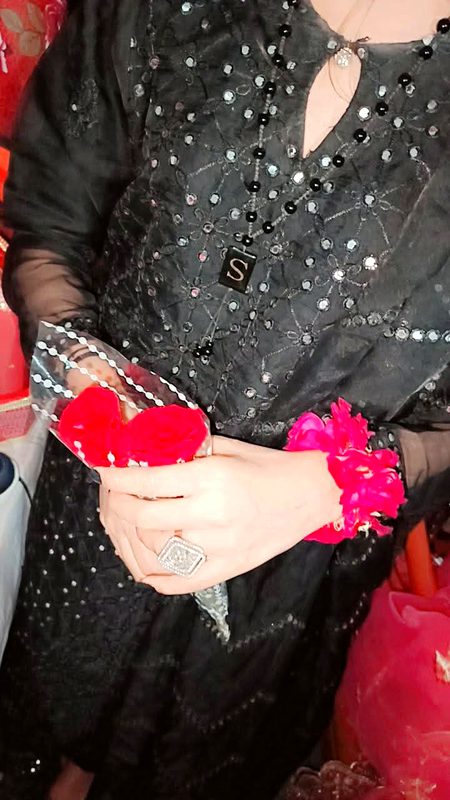 تکلف مت کیجئے__
آپکے مزاج کے نہیں ہیں ہم!!🔥