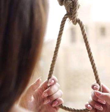 Woh  bedard  Kesi  Saza  dy gya 
Apna  bnaky  daggha  dy  gyaa 👌💔