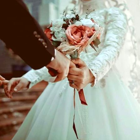 دل کی حسرت زباں پہ آ نے لگی۔۔۔
تو نے دیکھا اور زندگی مسکرانے لگی۔۔۔
یہ عشق کی انتہا تھی یا دیوانگی میری۔۔۔
ہر صورت میں صورت تیری نظر آ نے لگی۔۔۔