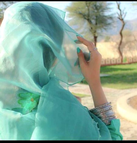 محبتیں تو زندگی میں مان بنا کر رکھی جاتی ہیں اتارے تو بوجھ جاتے ہیں ، زندگی سے بھی اور دل سے بھی..!!