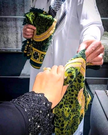 ہمسفر امیر نہیں بلکہ عزت محبت اور
ہر حالات میں ساتھ دینے والا ہونا چاہیئے🙂