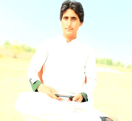 ہم ہنستے ہیں تو انہیں لگتا ہے کہ ہمیں عادت ہے مسکرانے کی پر وہ
نادان🙂
اتنا بھی نہیں سمجھتے کے یہ ادا ہے غم چھپانے کی
❤A❤