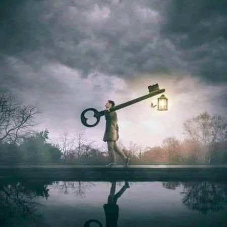 قسمت کہاں پڑی ھے کوئی پتہ نہیں____
غمِ زندگی کی چابی__  اُٹھائے پھرتے ہیں...