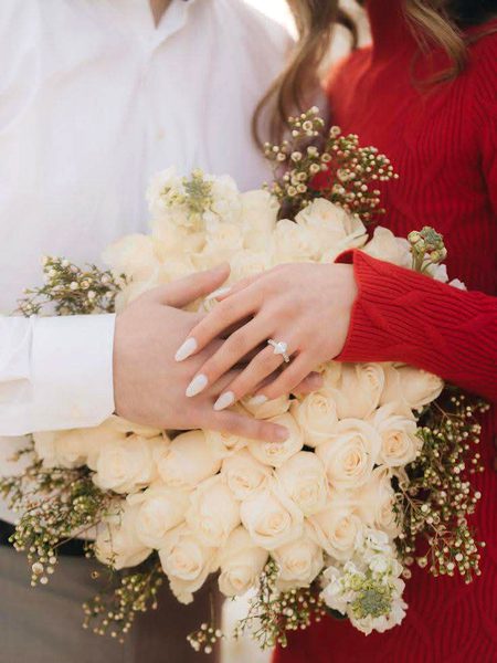 نکاح کے بعد عورت کا اصلی گھر سسرال ہی ہوتا ہے اور ماں باپ سے زیادہ اللہ نے شوہر کا حق رکھا ہے لہذا اپنے شوہر کو راضی رکھیں ہر حال میں اس کو خوش رکھیں 🩷