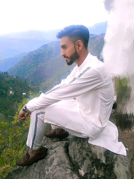 ہم خاک نشین ظرف کا سودا نہیں کرتے😊