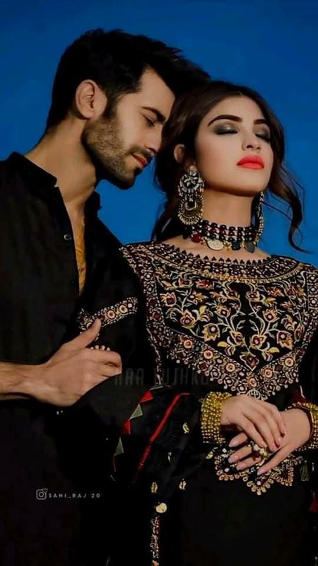 نظر سے دور ہو کر _بھی وہ تیرا روبرو ہونا..
کسی کے پاس ہونے کا سلیقہ ہو تو ایسا ہو💔Unzii🥀